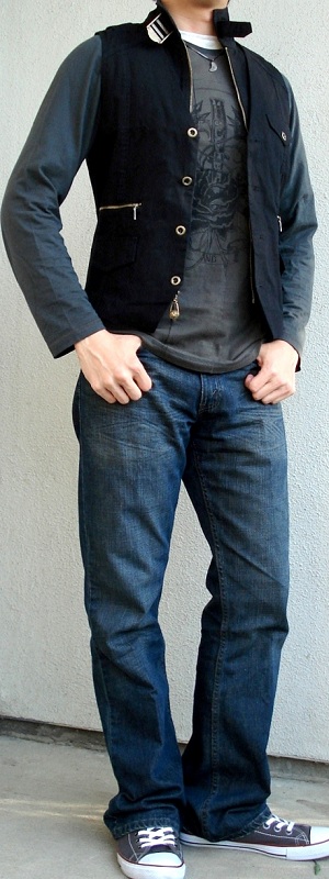 Casual Black Utility Vest with Dark Green Graphic Tee and Dark Blue Bootcut Jeans Outfit