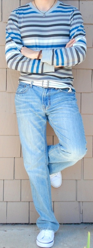 Casual Blue Striped Long Sleeve V-Neck T-Shirt with Light Wash Jeans and White Canvas Sneakers Outfit