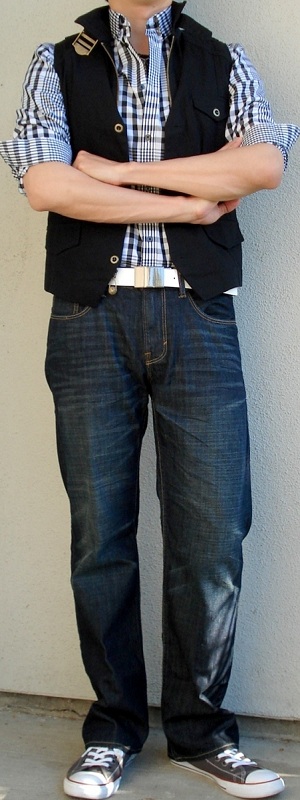 Casual Layered Black Vest and Plaid Shirt Outfit