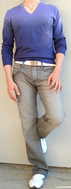 Casual Purple Gradient V-Neck Sweater with Grey Wash Jeans and White Sneakers Outfit