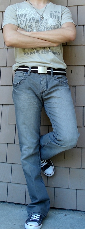 Casual Street Style with Beige Graphic Tee and Grey Jeans